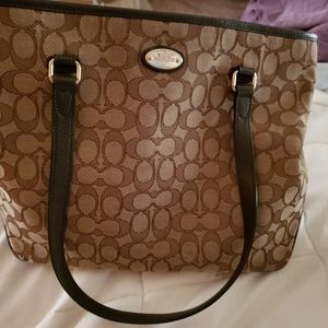 Coach shoulder bag. Signature fabric